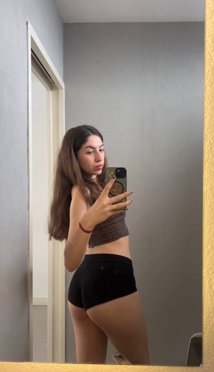 Amber in her underwear in Milan