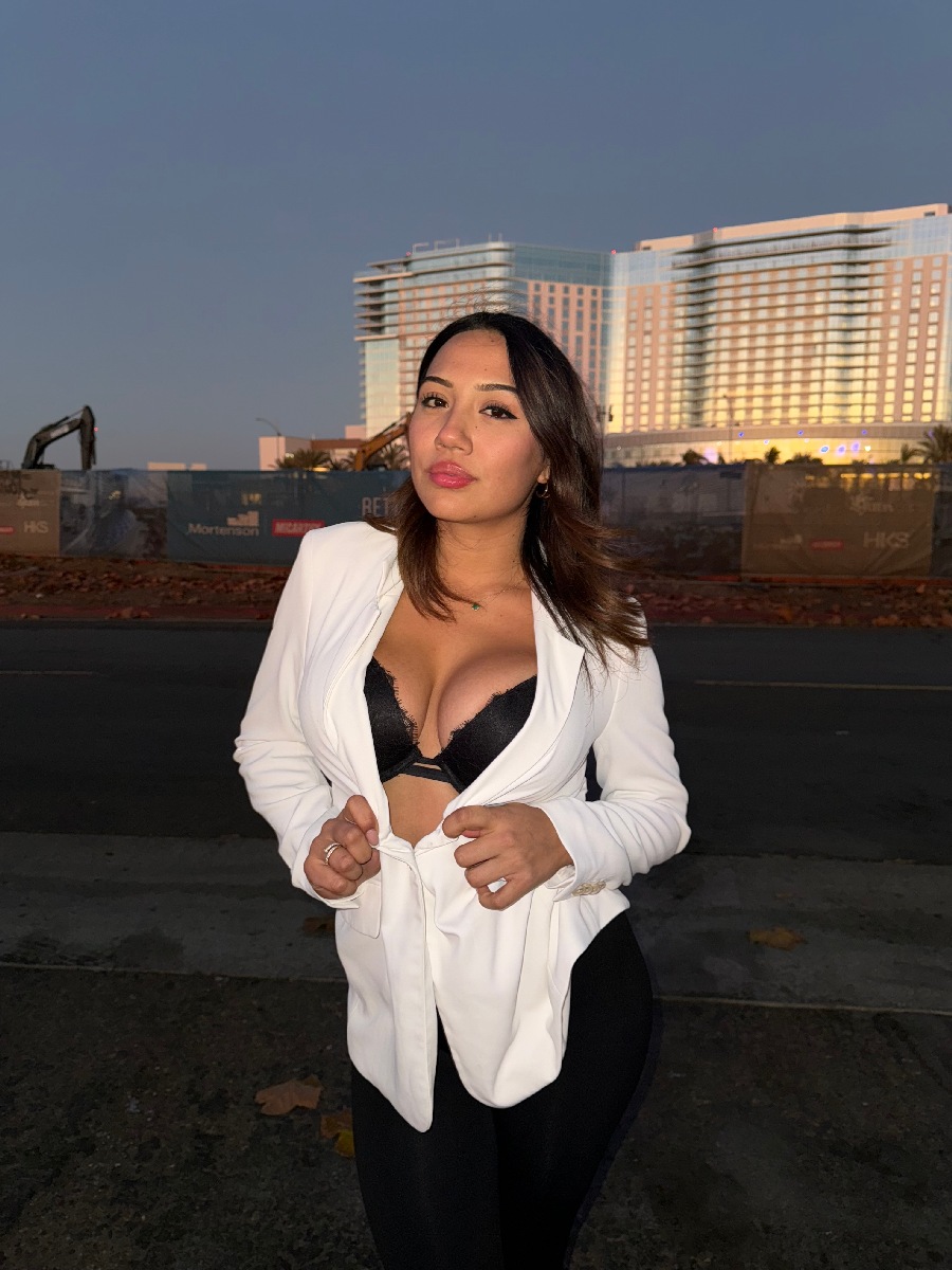 Take a pause and enjoy Ali Cruz — streaming from Milan