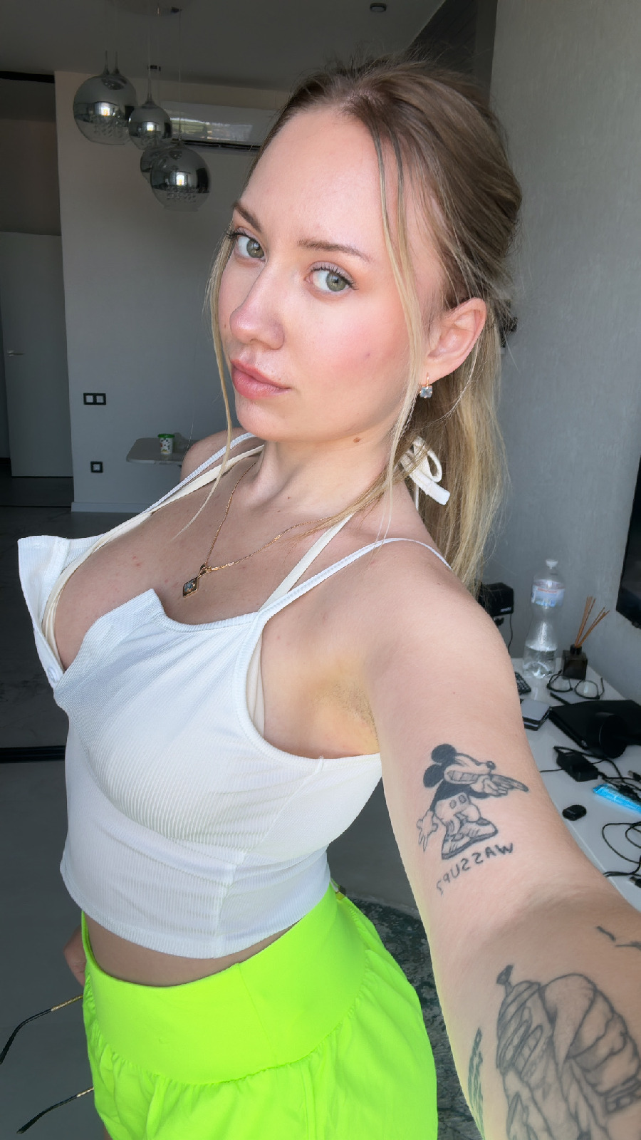 KateV in her underwear in Milan