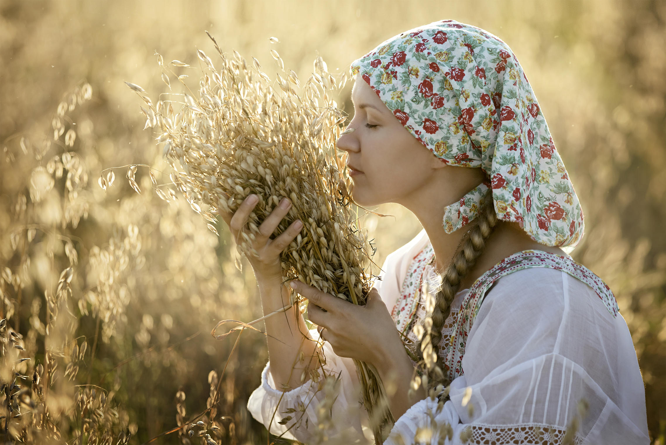 Photo Women in Slavic costumes in Milan