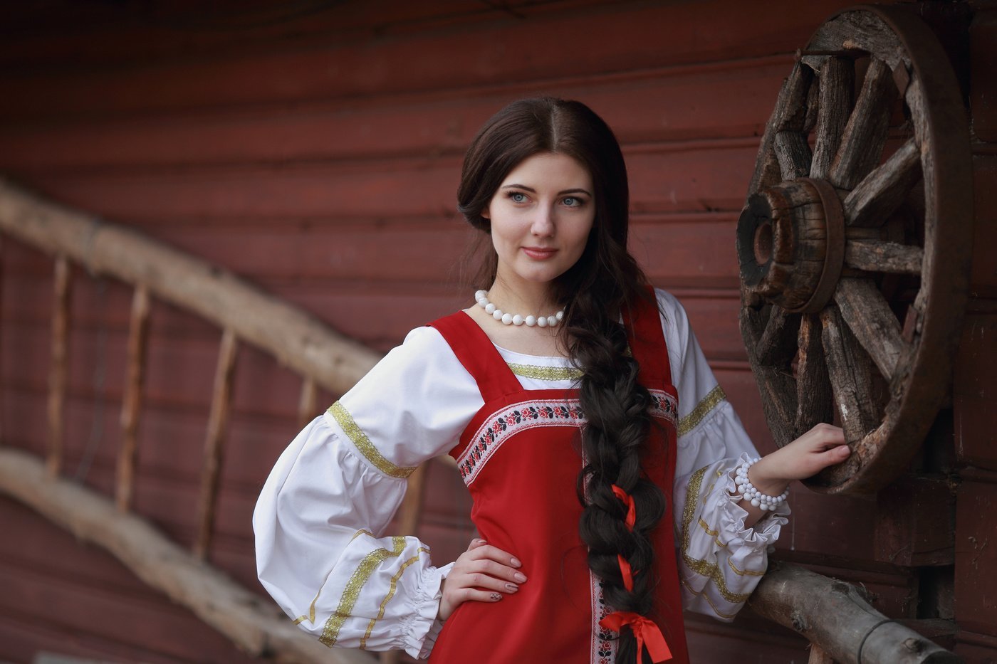Girls in Slavic costumes’s look of the day — catch her live in Milan
