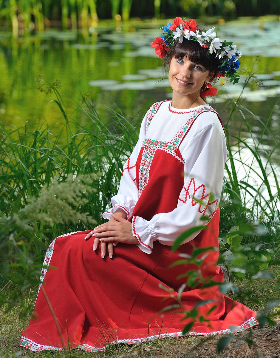 Beautiful girl Girls in Slavic costumes in Milan