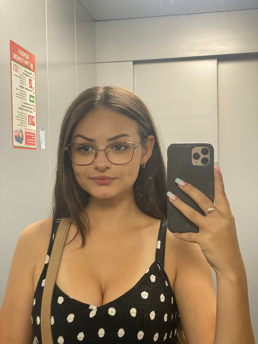 Sexy model Stacy in Milan